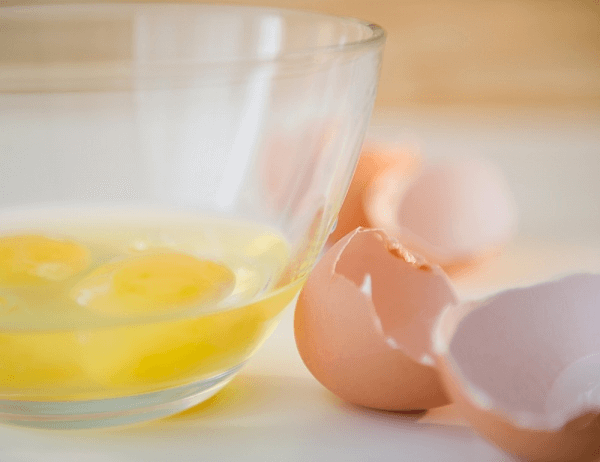 Cách trị mụn đầu đen hiệu quả tại nhà với lòng trắng trứng