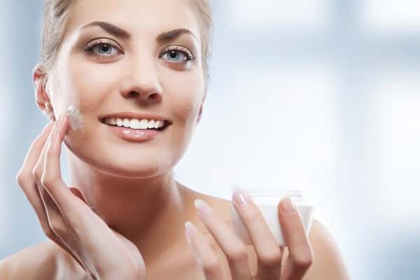 Cách chăm sóc da khô hiệu quả với kem dưỡng ẩm