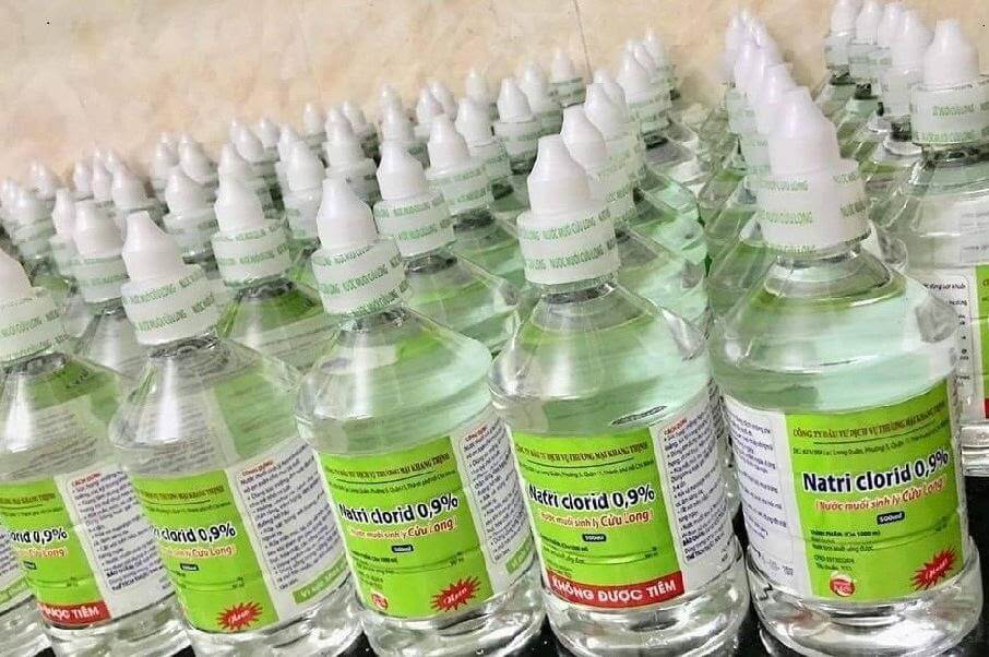 Nước muối sinh lý dùng để súc họng